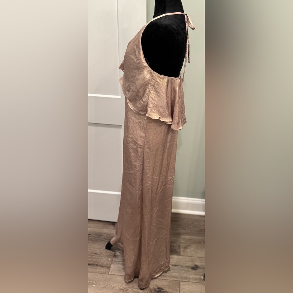 Nouvelle AMSALE Crushed Satin Popover Halter Gown gold elegant maxi - Picture 4 of 11